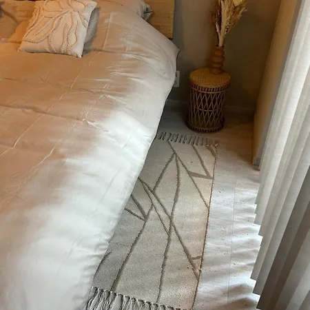 Sleepy Monkey Apartment *