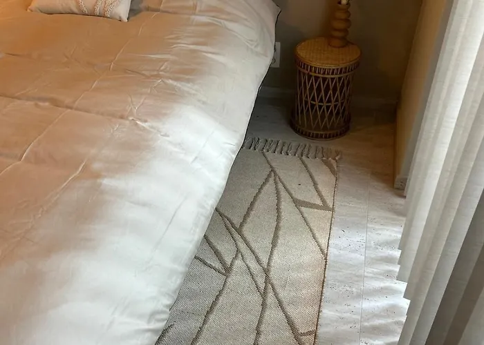 Sleepy Monkey Apartment *